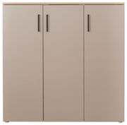 Breiter Schuhschrank mit drei Türen und schwarzen Griffen, Frontalansicht