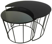 Zweier-Set Beistelltische mit schwarzer Glasplatte und Metallgestell, perspektivisch von oben fotografiert