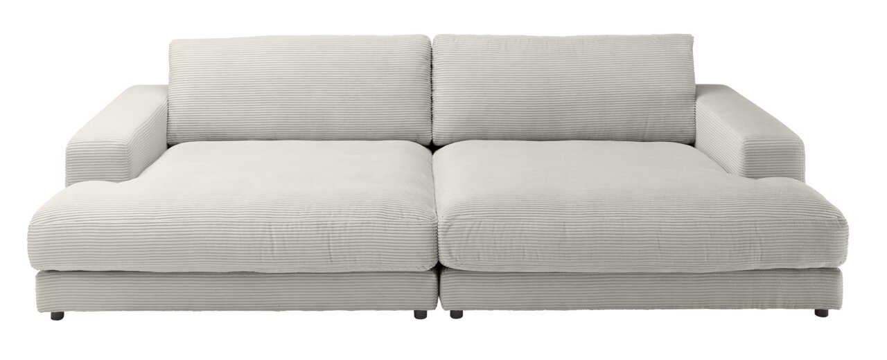 Frontale Ansicht eines kleinen Megasofas in hellem Stoff mit breiten Armlehnen und geripptem Design.