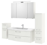 Moderner Badblock in Weiß mit Spiegelschrank, Waschbecken und Stauraum, Frontalansicht