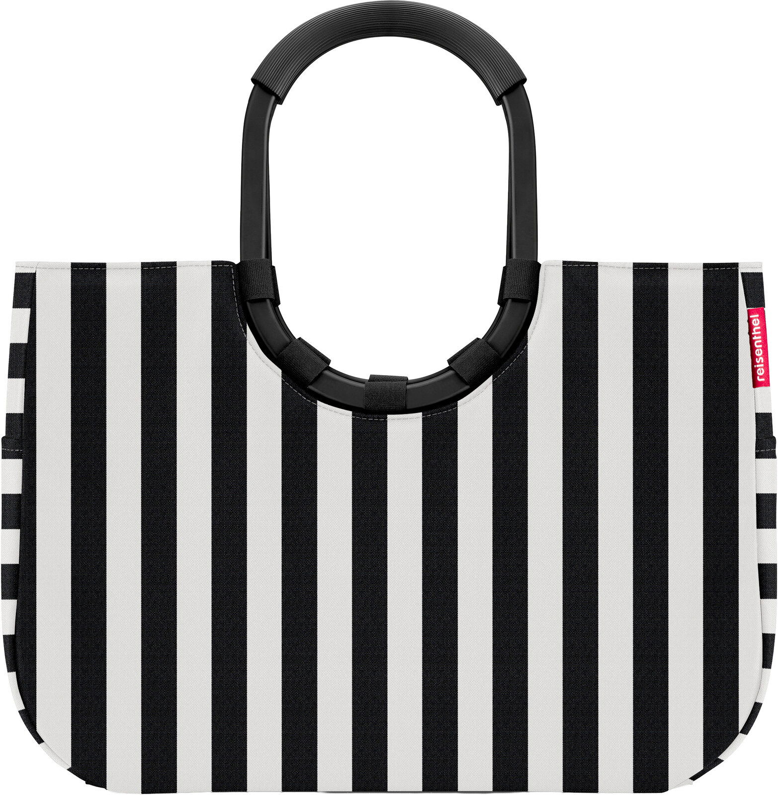 Schwarz-weiß gestreifte Tragetasche mit ovalen schwarzen Griffen und kleinem rotem reisenthel-Label, frontal von vorn freigestellt auf weißem Hintergrund.