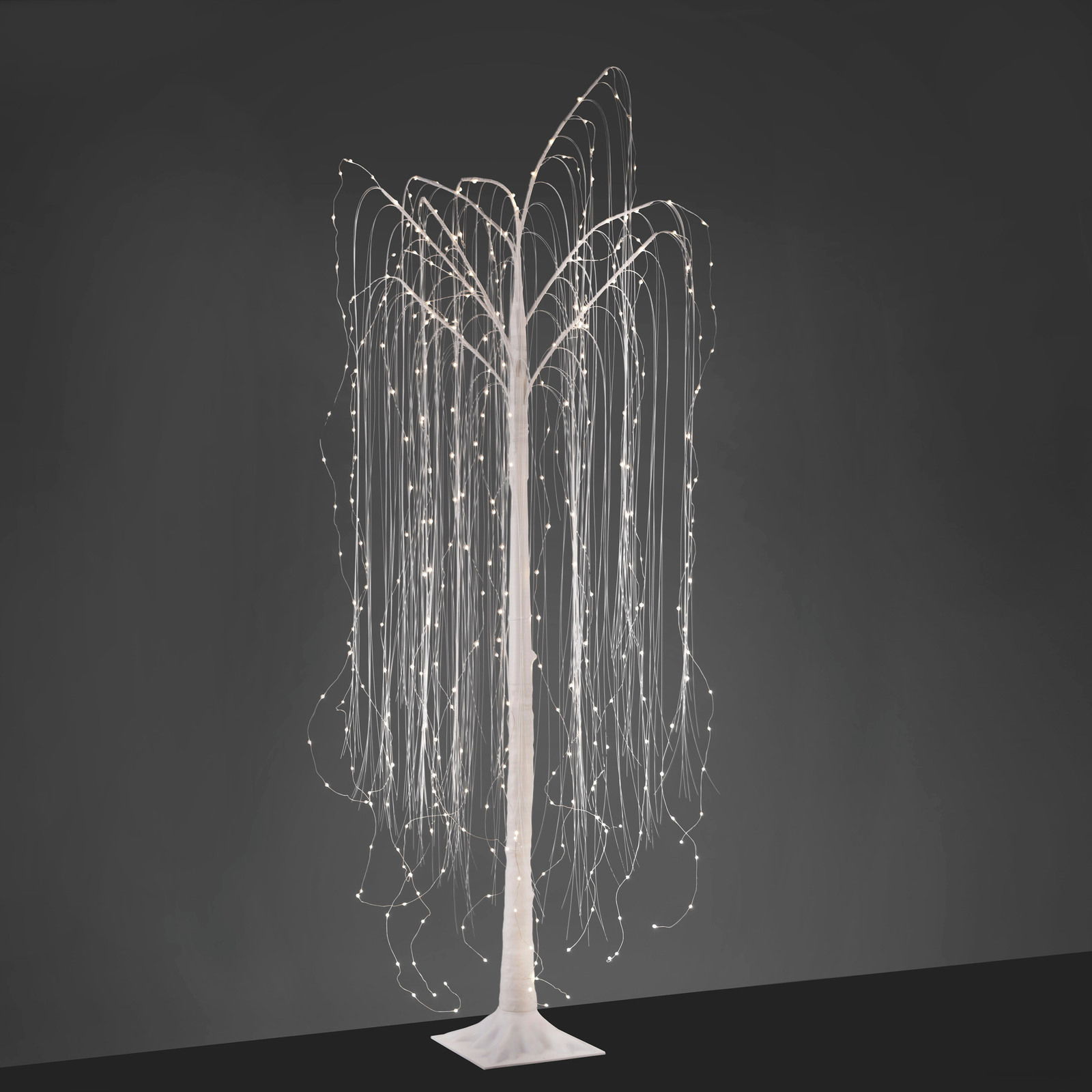 Weißer LED-Baum WILLOW mit hängenden Lichterketten, frontal betrachtet
