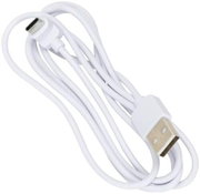 Witte USB-kabel met USB-A- en USB-C-aansluitingen, gefotografeerd van bovenaf