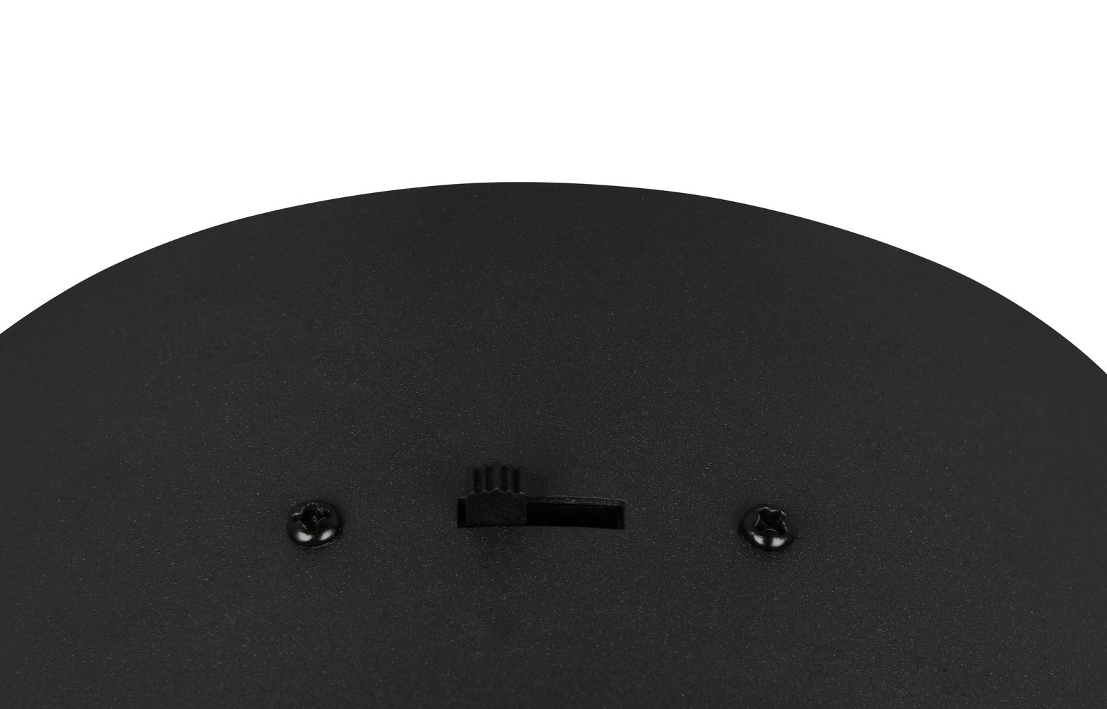 Nahaufnahme der schwarzen Oberfläche einer Pendelleuchte Orbit mit Schrauben und einem Schalter, von oben betrachtet.