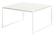 Moderner weißer Couchtisch mit quadratischer Tischplatte und schlankem Metallgestell, seitliche Perspektive