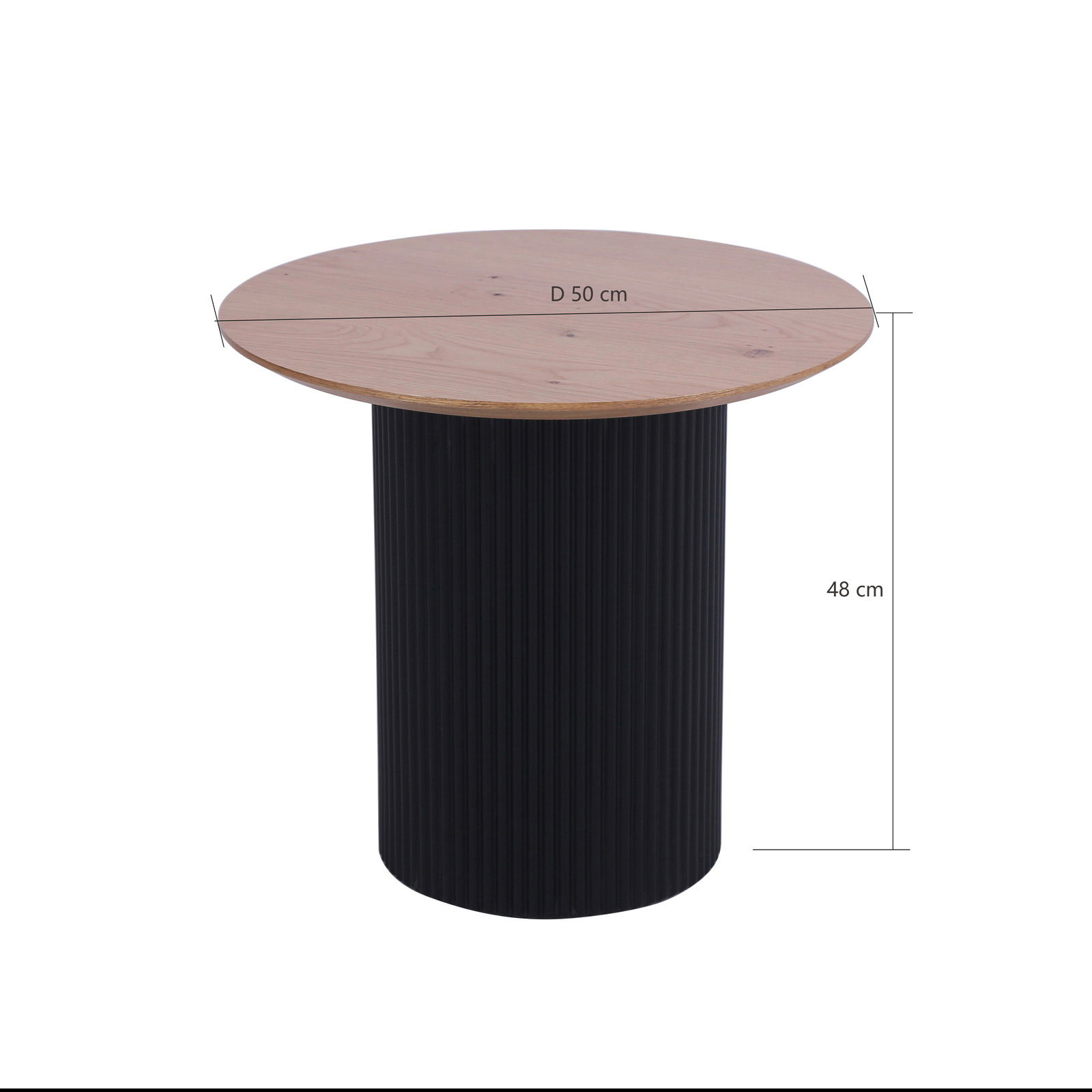 Runder Beistelltisch mit einem Durchmesser von 50 cm und einer Höhe von 48 cm, mit einer Holzplatte und einem schwarzen, geriffelten Sockel, seitliche Perspektive.