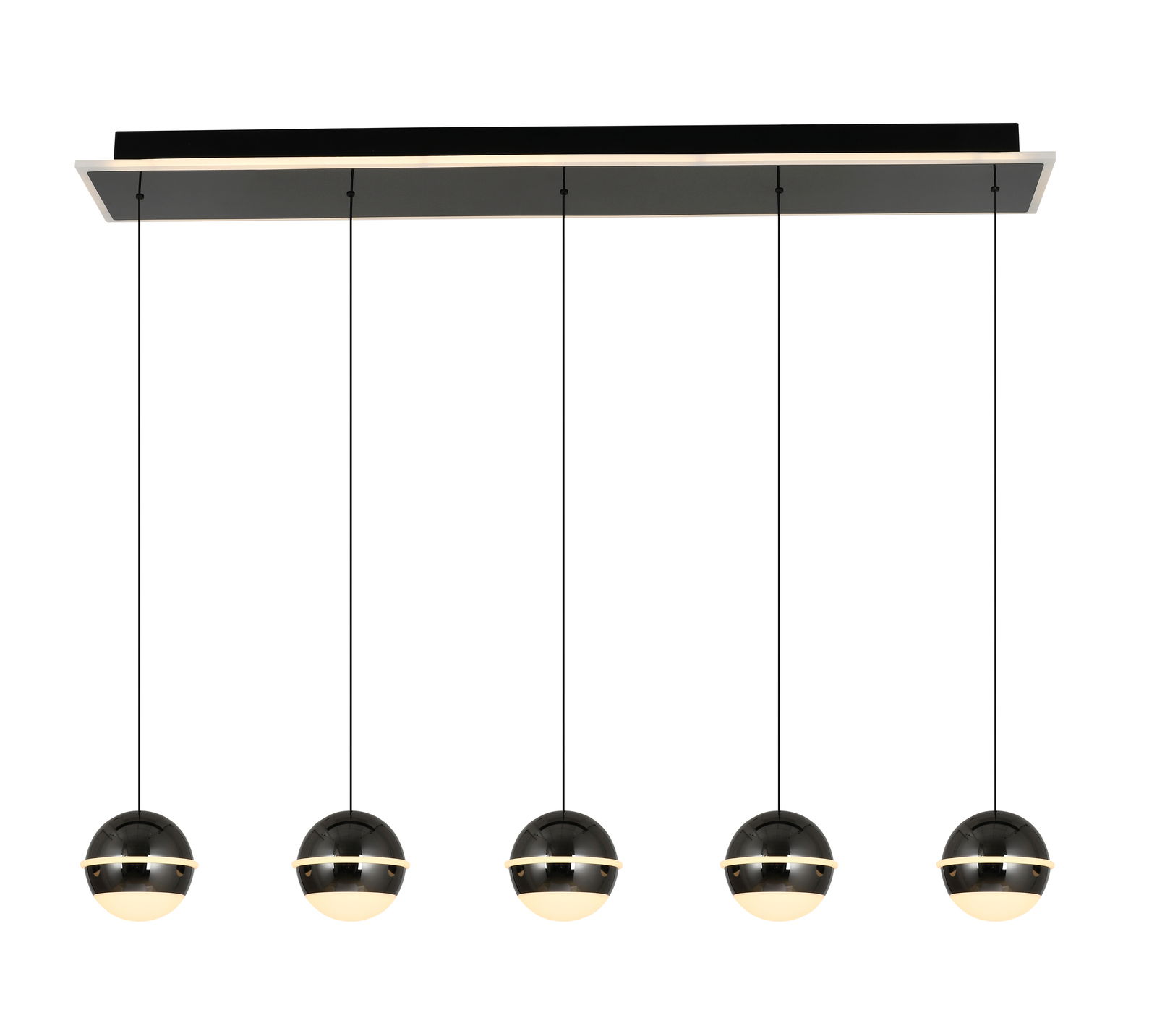 Moderne LED-Pendelleuchte mit fünf kugelförmigen Lampen, hängend an dünnen Kabeln, aus der Frontalperspektive.