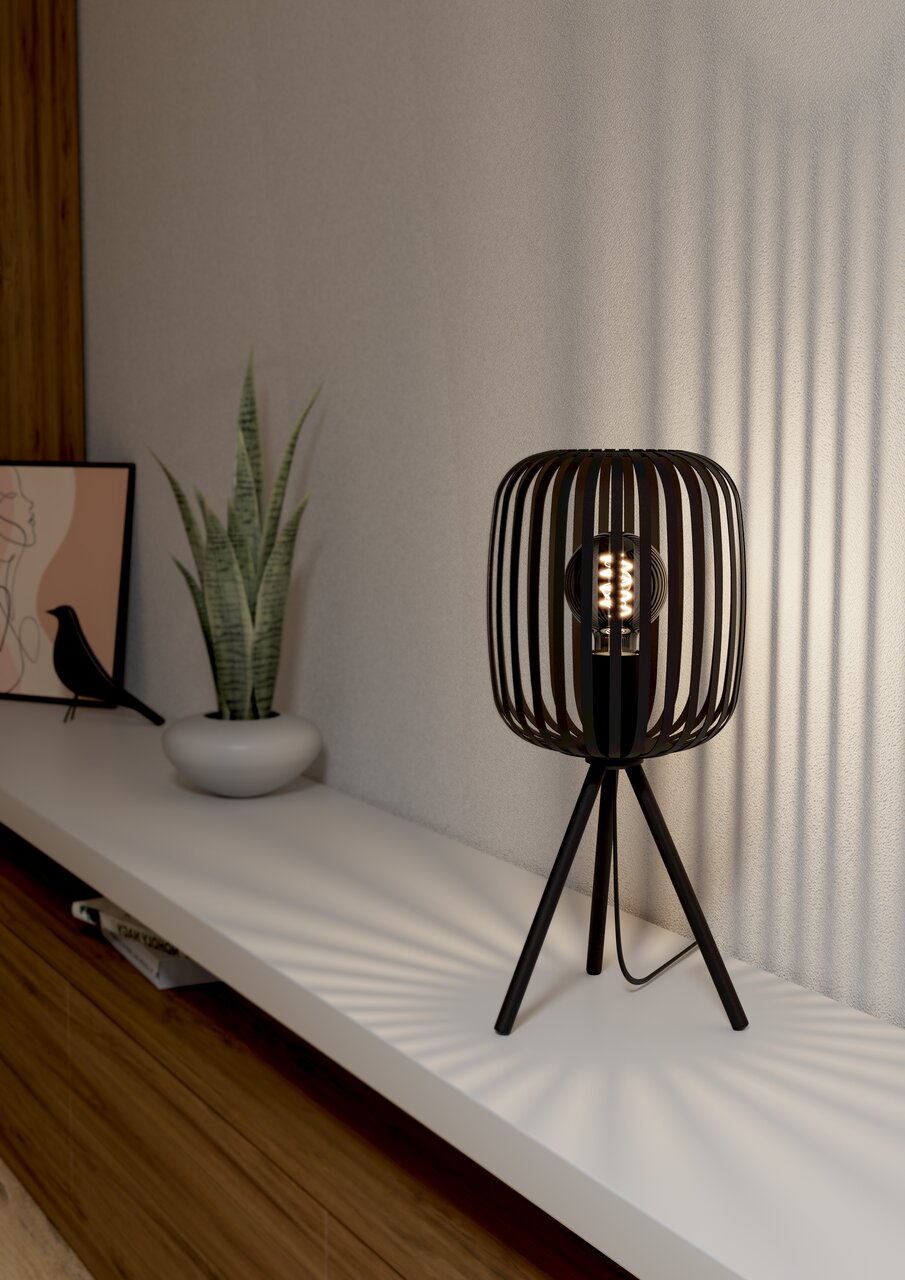 Moderne Tischleuchte mit schwarzem, gitterförmigem Lampenschirm und dreibeinigem Stativ, seitliche Perspektive