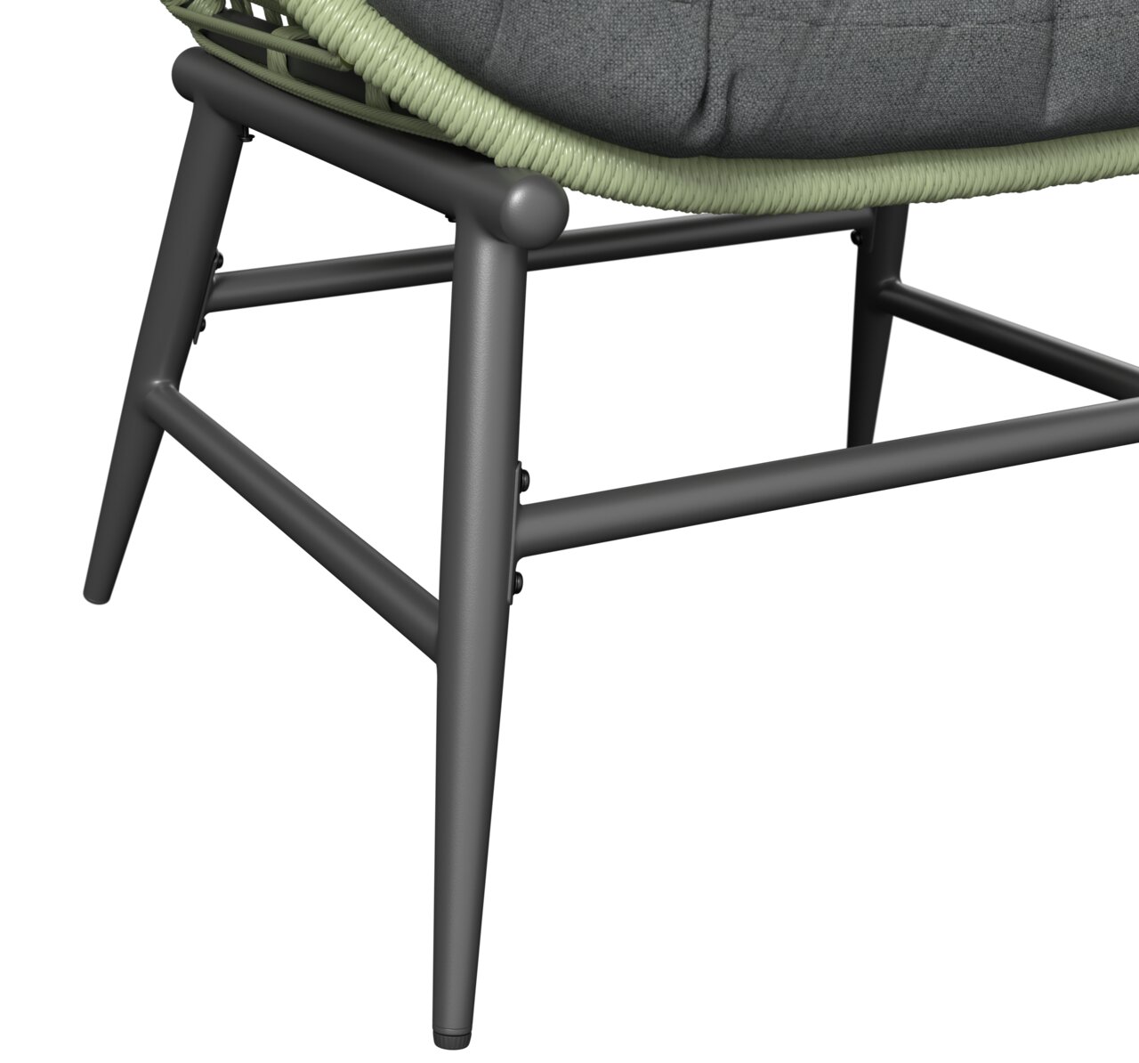 Nahaufnahme eines Gartensessels mit grünem Geflecht und grauem Kissen, seitliche Perspektive