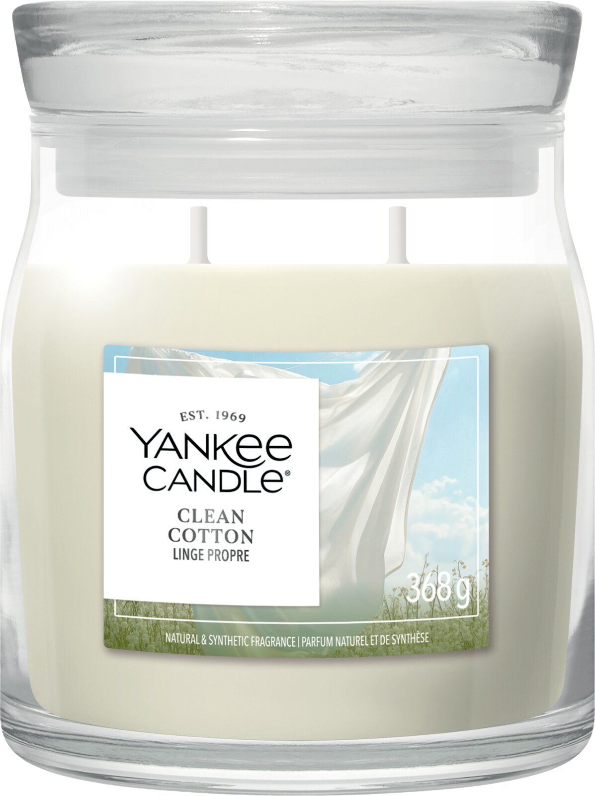 Vooraanzicht van een Yankee Candle Clean Cotton geurkaars van 368 g in een transparante glazen pot met glazen deksel en twee lonten