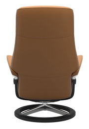 Rückansicht eines braunen Stressless Einzelsessels PHILIP mit modernem Design und schwarzem Drehfuß.