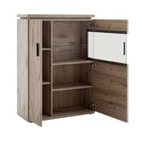 Geöffnetes Highboard aus Holz mit mehreren Regalböden und Glaseinsatz, Perspektive von vorne