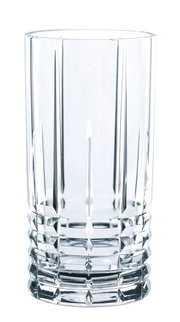Hochwertiges Longdrinkglas mit facettiertem Design, seitliche Perspektive