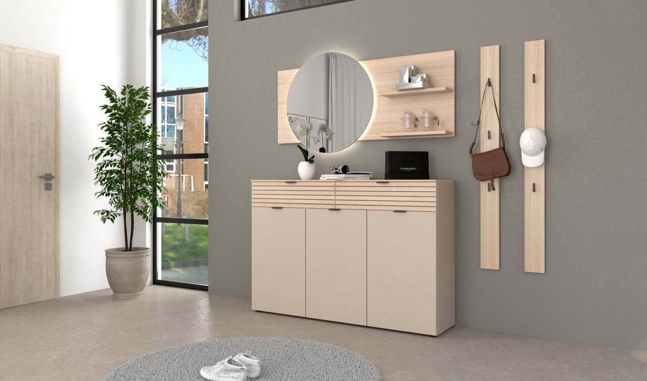 Moderne Garderobeneinrichtung mit Schuhschrank, rundem Spiegel und Garderobenpaneelen in einem hellen Raum, seitliche Perspektive.