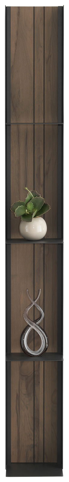 Metallregal mit Holzrückwand, frontal betrachtet, mit dekorativer Vase und Skulptur.