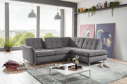 Graues Ecksofa Beldomo Style DRESDEN in modernem Wohnzimmer mit großen Fenstern und stilvoller Dekoration, seitliche Perspektive.