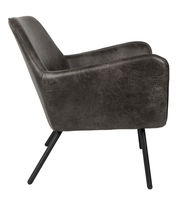 Seitenansicht eines Sessels mit dunklem Lederbezug und schwarzen Metallbeinen.