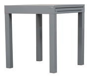 Moderner grauer Gartentisch aus Metall, seitliche Perspektive