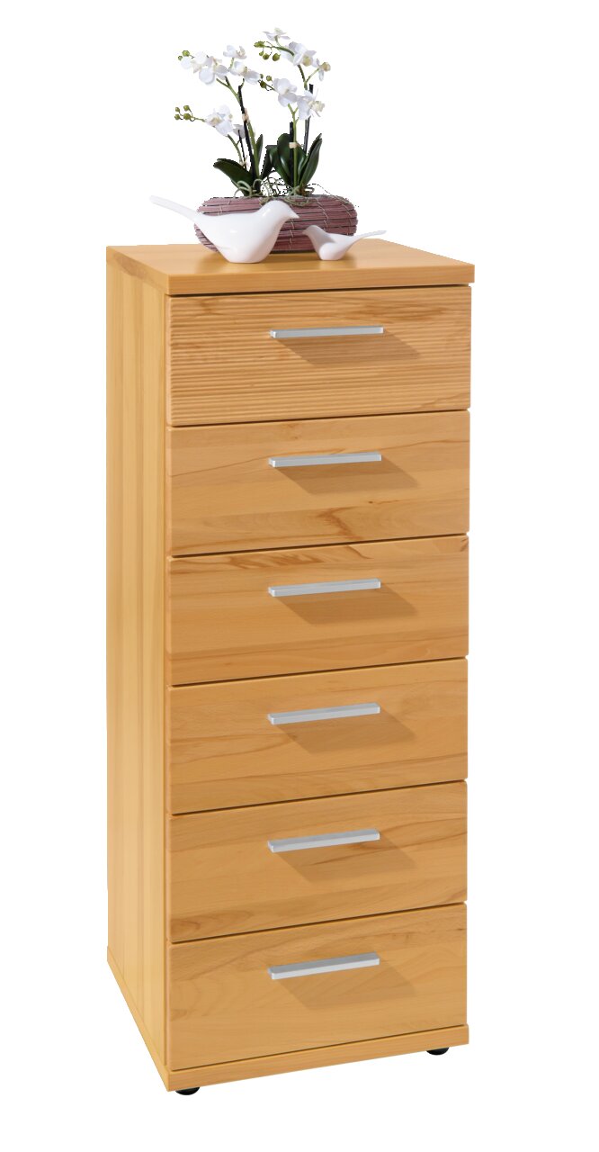 VOSS Schubkastenkommode ATLANTA Holzfarbene Schubkastenkommode mit sieben Schubladen, dekoriert mit einer Orchidee und zwei weißen Vogel-Figuren auf der Oberseite, seitliche Perspektive.