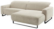 Beiges Cord-Ecksofa mit Recamiere/Longchair und schwarzen Metallkufen, Ansicht schräg von vorne