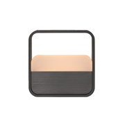 Moderne tafellamp PURE GoPaul van Neuhaus in vierkante vorm, hier van voren afgebeeld met een zwart frame en een crèmekleurig lichtoppervlak.