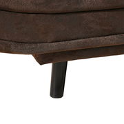 Nahaufnahme eines braunen Funktionssofas mit schwarzem Bein, seitliche Perspektive