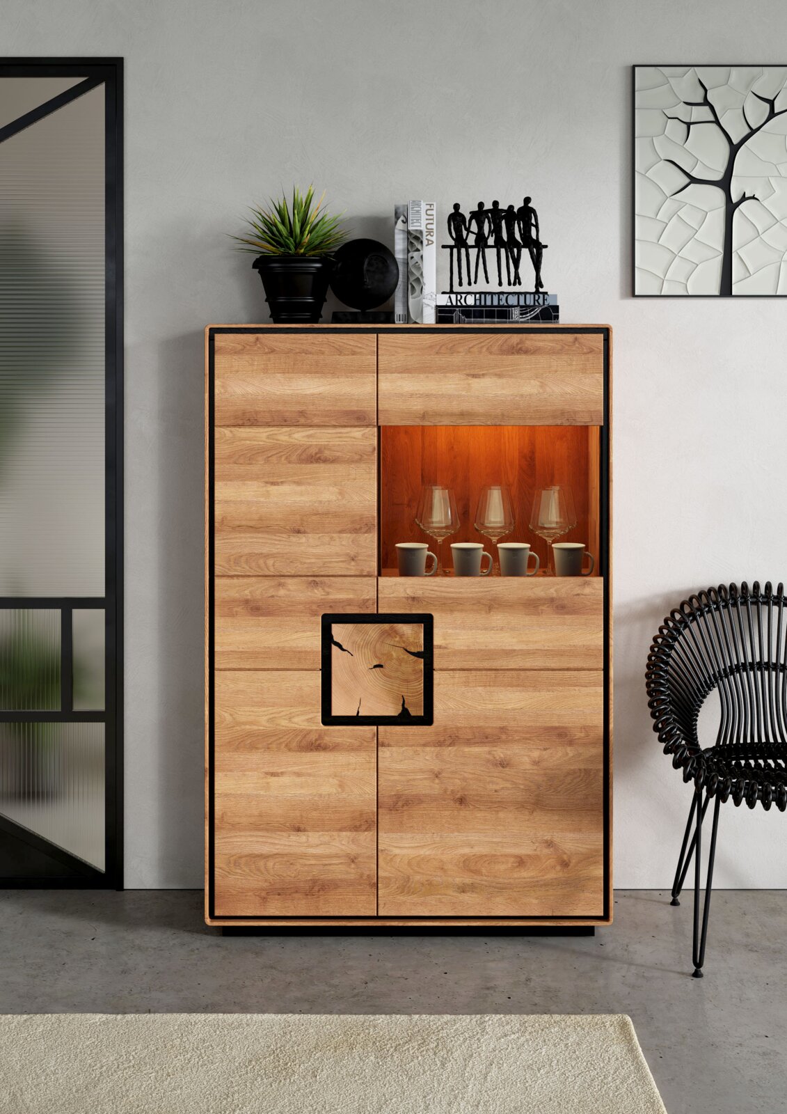 Landscape Highboard II BRIXEN Moderne Highboard-Kommode aus hellem Holz mit schwarzem Rahmen und quadratischem Akzent, mit offenem Regalfach und Gläsern, frontal aus leicht erhöhter Perspektive im Wohnzimmer inszeniert
