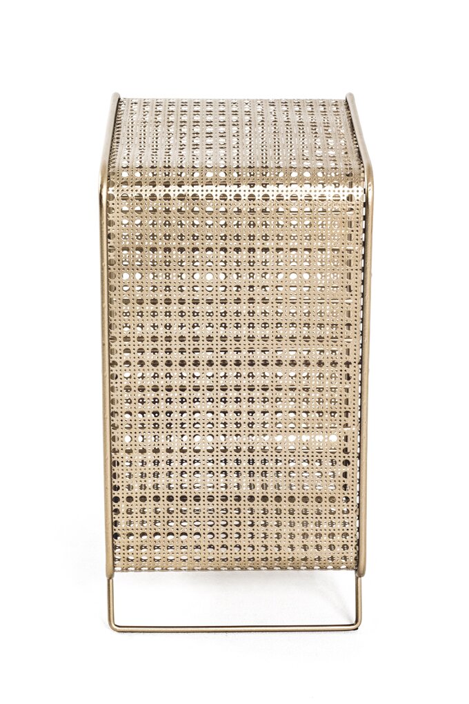 Goldfarbener, perforierter Metallkorb/Organizer mit abgerundeten Kanten und Drahtfuß, freigestellt auf weißem Hintergrund, Frontansicht.