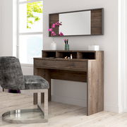 Schminktisch mit Spiegel in Holzoptik, seitliche Perspektive, mit Stuhl und dekorativen Elementen.