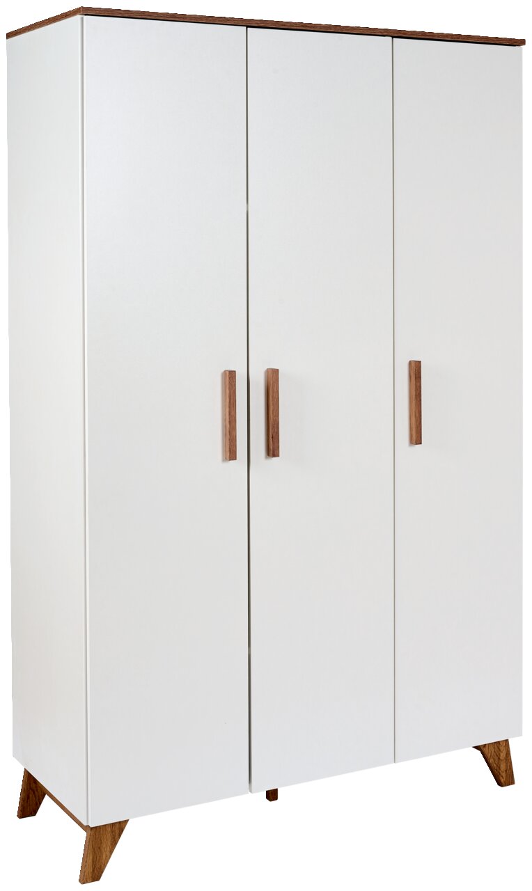 Weißer dreitüriger Kleiderschrank mit Holzgriffen und schrägen Holzfüßen, seitliche Perspektive