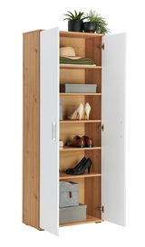 Offener XL-Schuhschrank aus Holz mit weißen Türen, gefüllt mit Schuhen, Hüten und Pflanzen auf der Oberseite, seitliche Perspektive