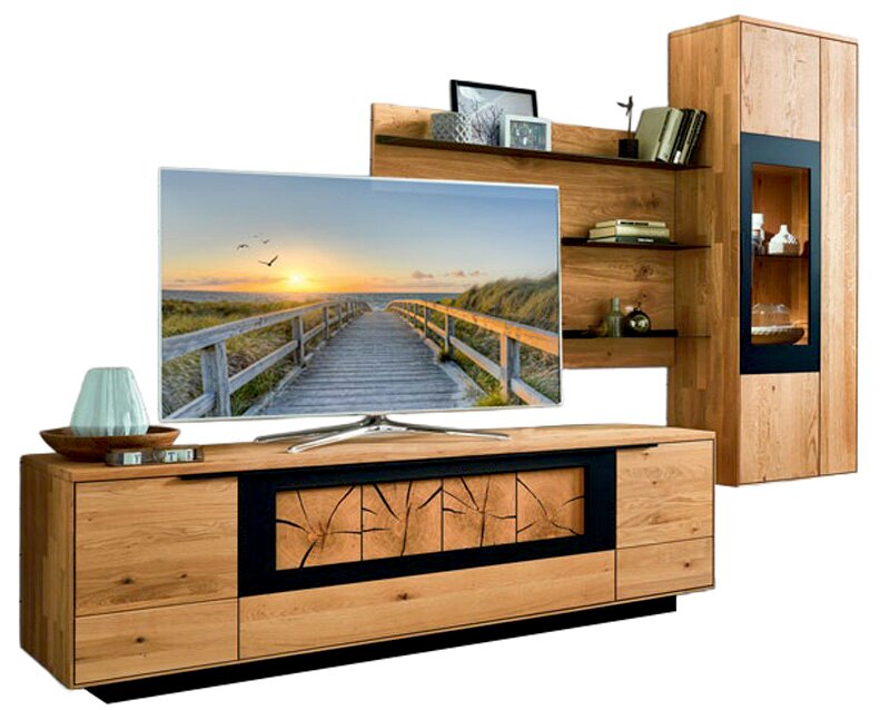 Moderne Wandkombination aus Holz mit TV-Schrank, Wandregal und Vitrine, aus frontaler Perspektive.