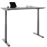 Moderner höhenverstellbarer E-Schreibtisch COLORADO in seitlicher Perspektive mit grauer Tischplatte, ausgestattet mit Laptop, Buch und Glas.