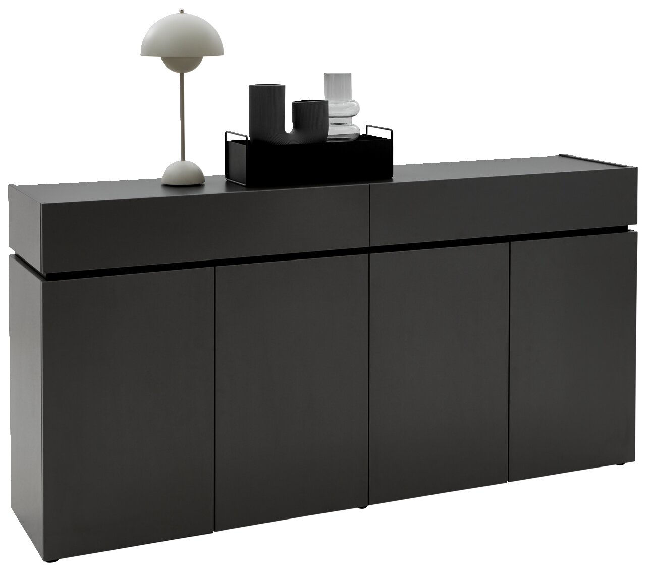 Voleo XXL-schoenenkast UNIQUE Schwarzer XXL-Schuhschrank H92 mit vier Türen, dekoriert mit einer Tischlampe und Accessoires, seitliche Perspektive