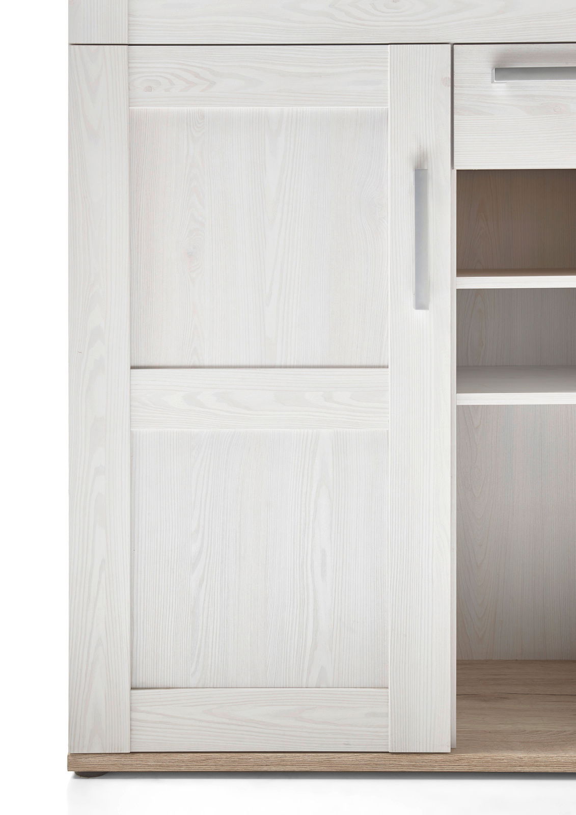 Detailansicht eines weißen Barschrankes mit Holzmaserung und silbernem Griff, teilweise geöffnete Tür mit Regalfächern sichtbar.