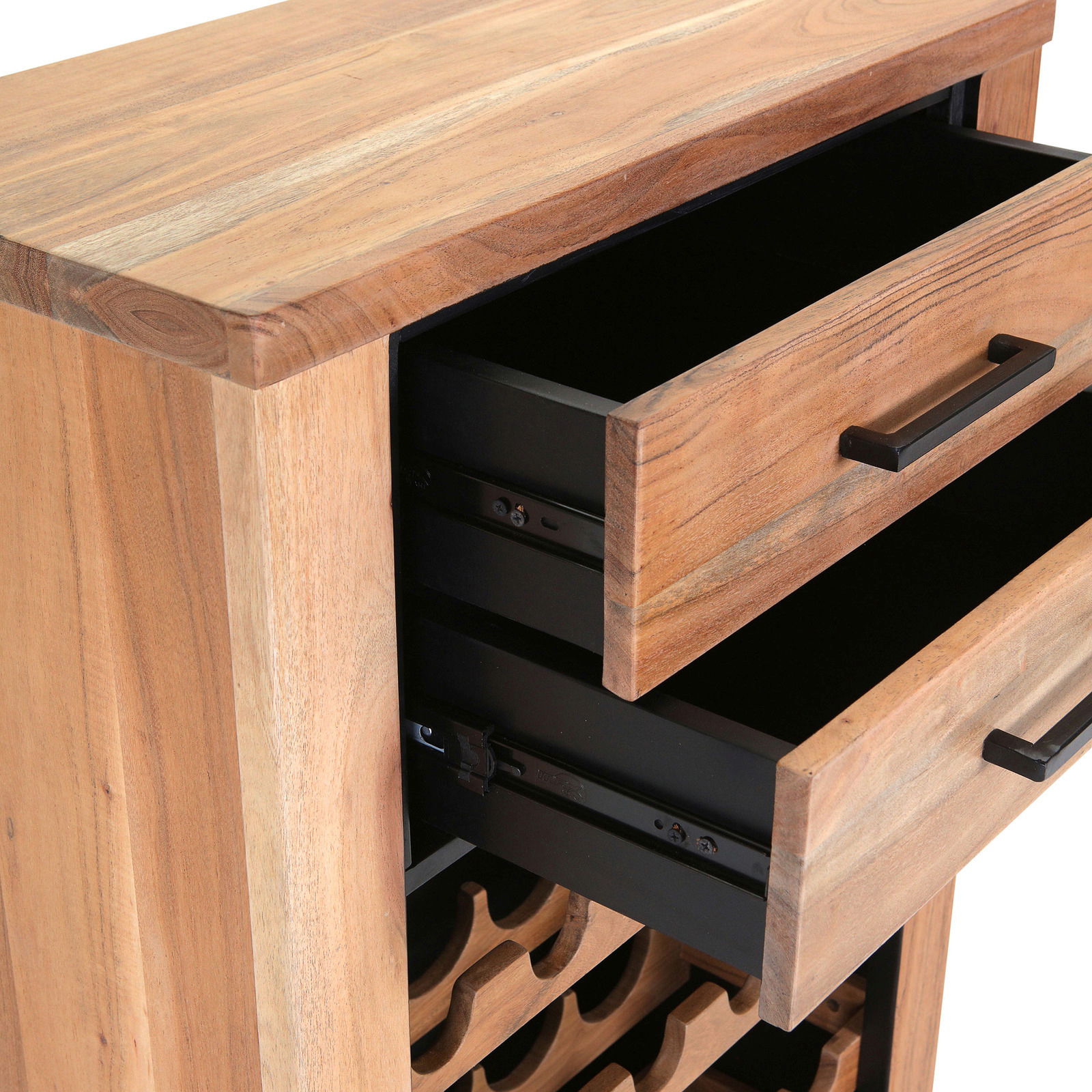 Nahaufnahme eines Weinregals aus Holz mit zwei geöffneten Schubladen und Flaschenhaltern, seitliche Perspektive