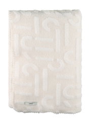 Weiße, flauschige Esprit-Decke aus Teddy-/Sherpa-Material mit eingeprägtem Muster und kleinem Logo-Label, frontal von oben auf weißem Hintergrund fotografiert
