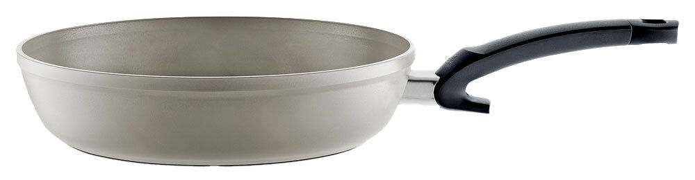 Fissler Pfanne 24cm CERATAL COMFORT Seitliche Ansicht einer grauen Pfanne Ceratal Comfort mit schwarzem Griff.