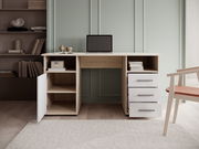 Moderner Schreibtisch mit Holzoptik, offenen Regalfächern und Schubladen, frontal fotografiert.