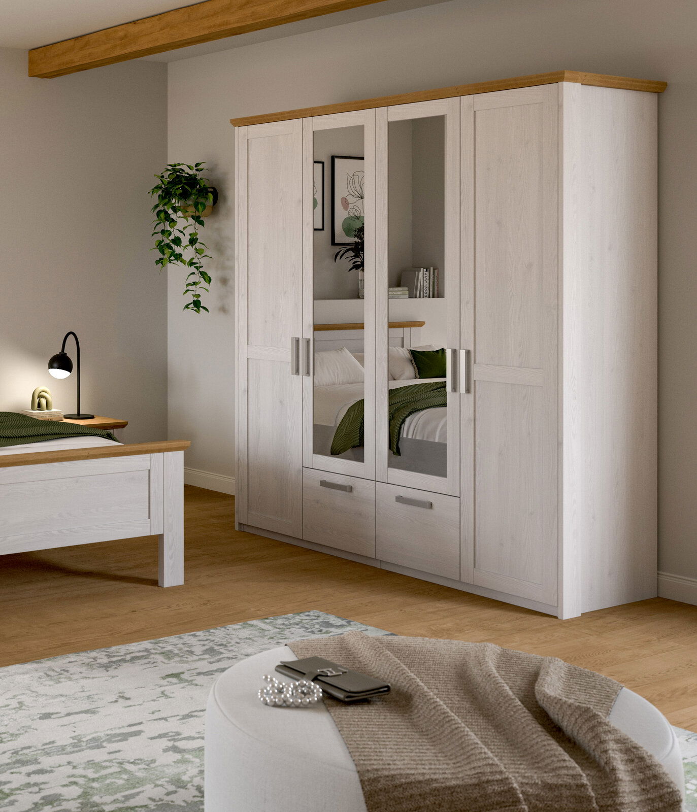 Heller Kleiderschrank in Holzoptik mit vier Türen, zwei Spiegeln und zwei Schubladen, mit Holzkranz oben, im Schlafzimmer aus frontaler leicht schräger Perspektive