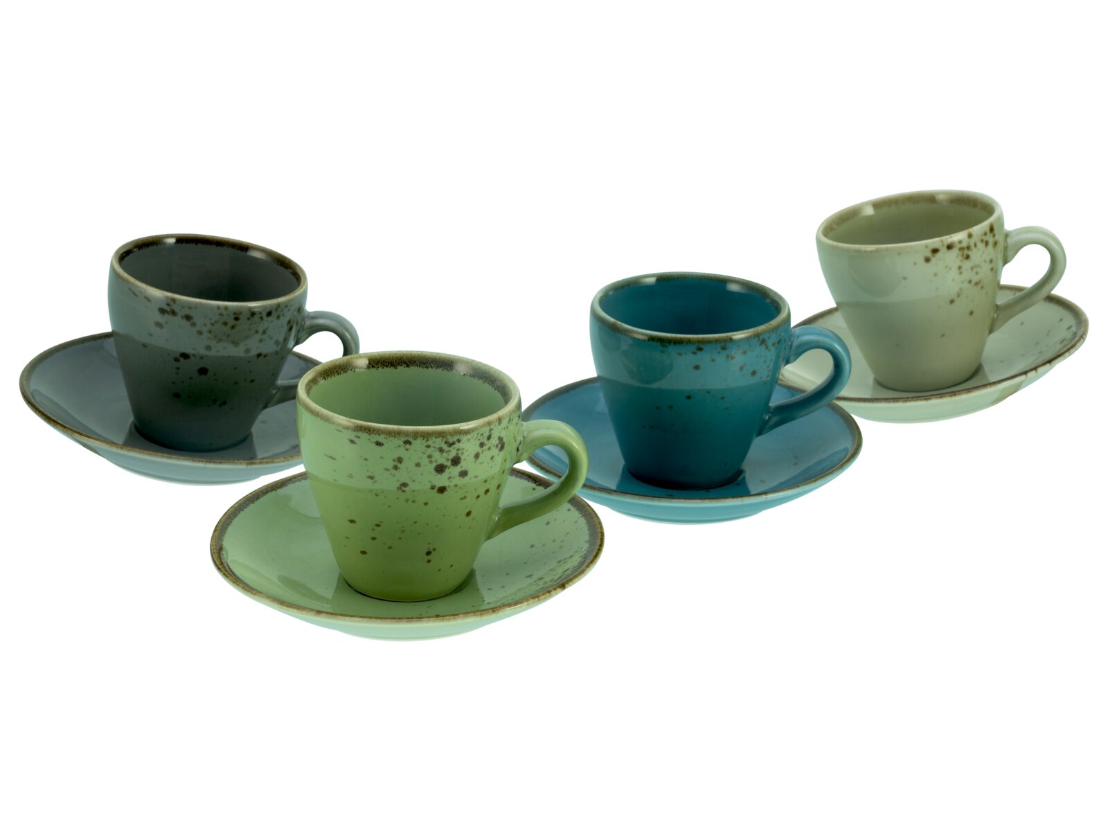 Vier gesprenkelte Keramik-Espressotassen mit Untertassen in Grün-, Blau-, Grau- und Creme-Tönen, freigestellt auf weißem Hintergrund, in schräger Frontansicht (leicht von oben).