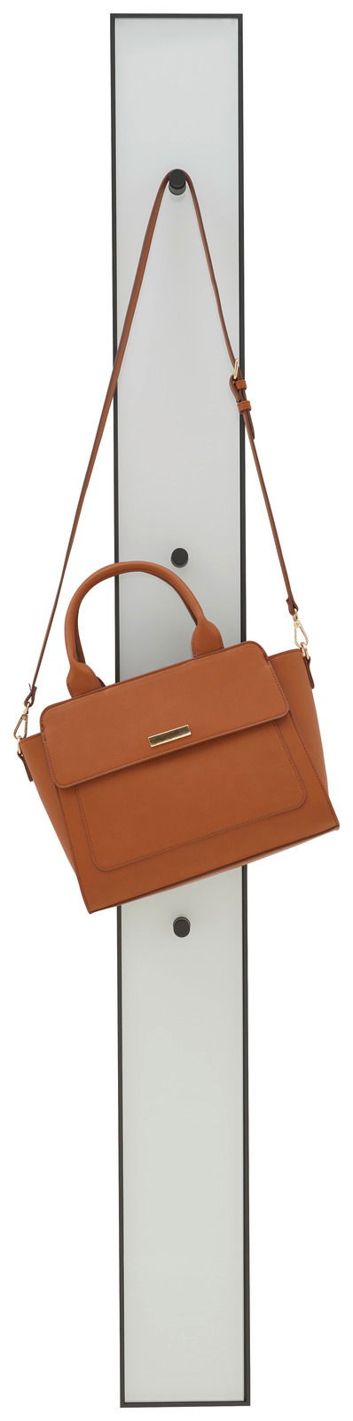 Garderoben-Set mit einer vertikalen, weißen Paneele und einer braunen Handtasche, frontal betrachtet.