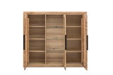 Frontale Ansicht eines offenen Highboards aus Holz mit mehreren Regalböden und Glaseinsätzen.