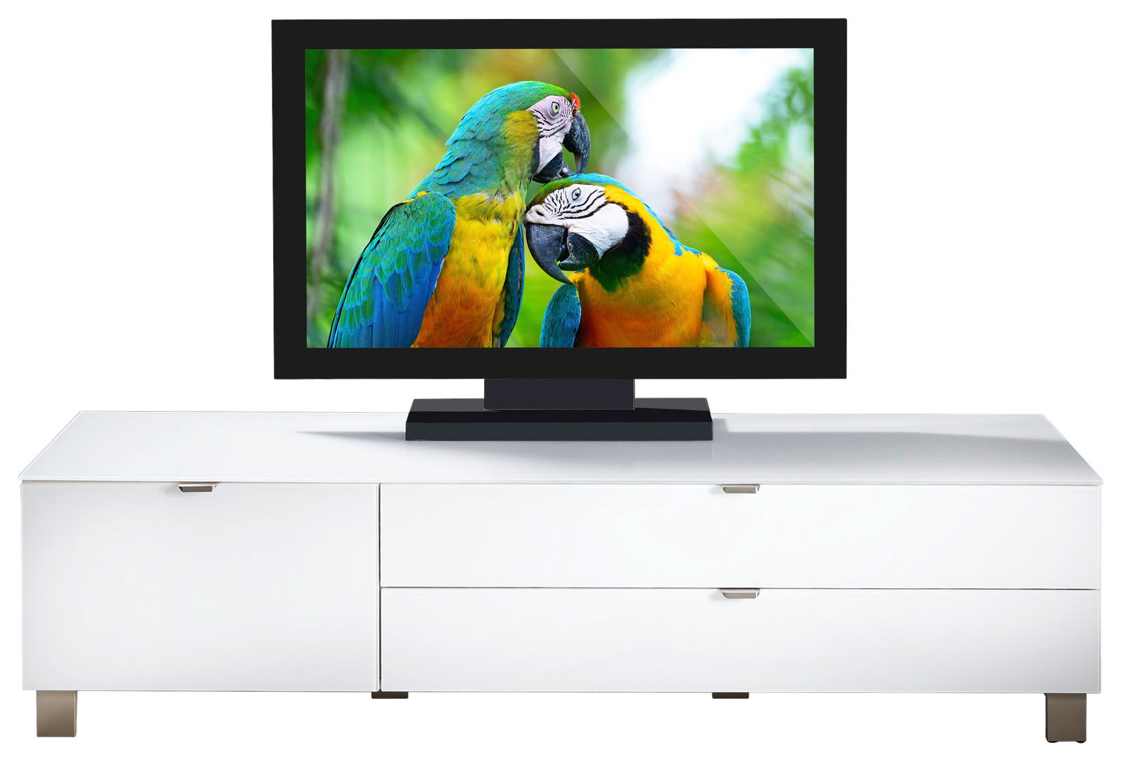 Weißes TV-Lowboard mit drei Schubladen und einem Flachbildfernseher darauf, frontal betrachtet.