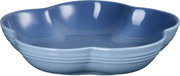 Blaue Schüssel in Blumenform, seitliche Perspektive