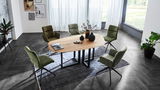 Moderner Esstisch DANA von Dieter Knoll in einem eleganten Esszimmer, umgeben von grünen Stühlen, aus der Vogelperspektive.