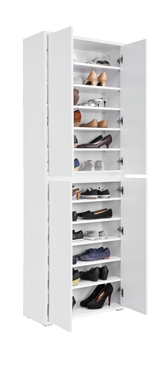 Weißer XXL-Schuhschrank mit offenen Türen, gefüllt mit verschiedenen Schuhen, aus der Perspektive von vorne.