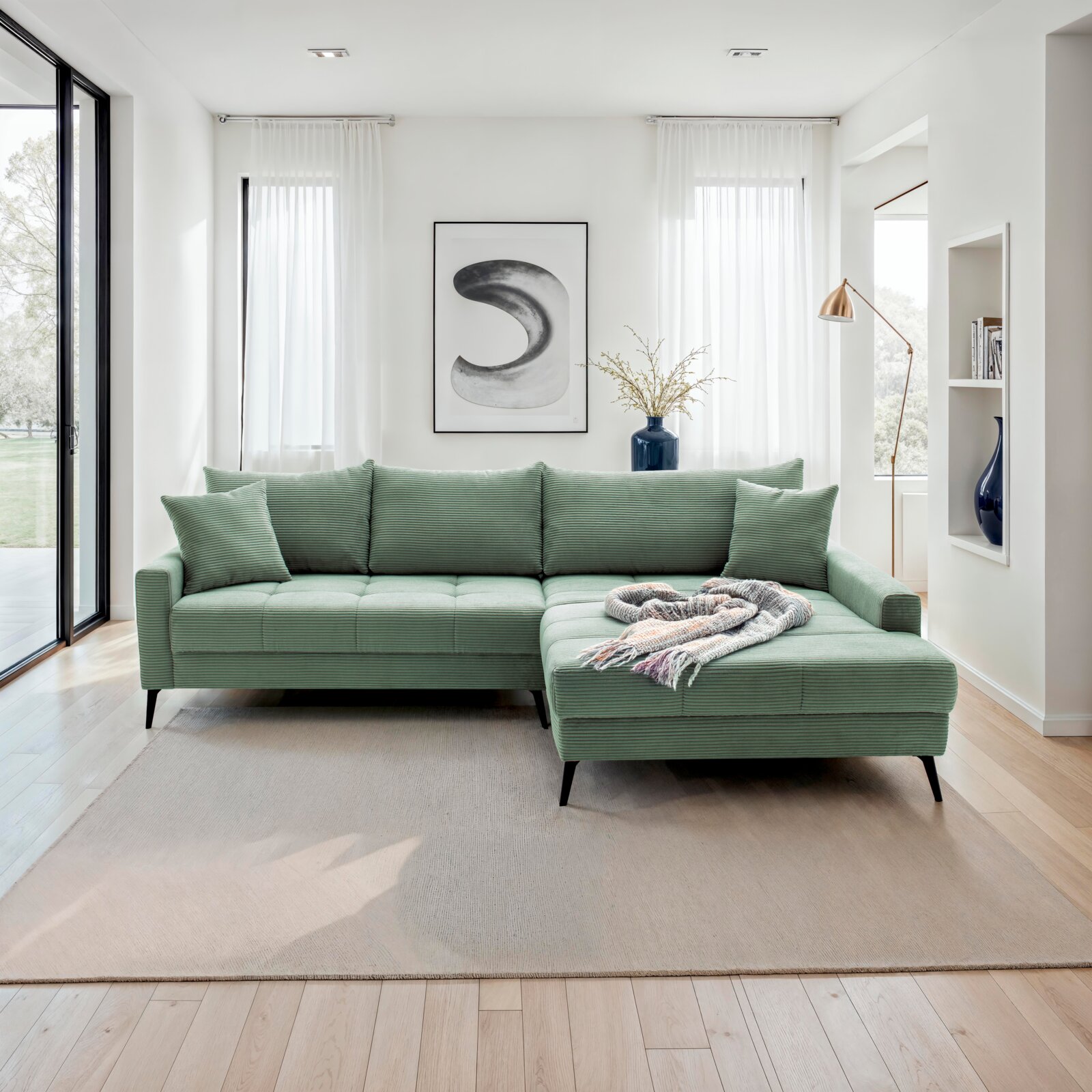 Hom´in Ecksofa SOFIA Grünes Ecksofa in modernem Wohnzimmer, Perspektive von vorne rechts