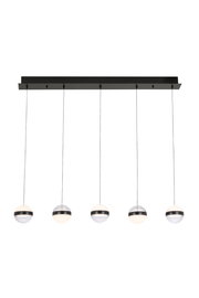 Moderne 5-flammige Pendelleuchte mit schwarzer Deckenleiste und fünf kugelförmigen Glas-Lampenschirmen in Weiß/Transparent, frontale Ansicht