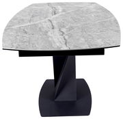 Moderner Esstisch mit grauer Marmoroptik-Tischplatte und schwarzem, geometrischem Sockel, Frontalansicht